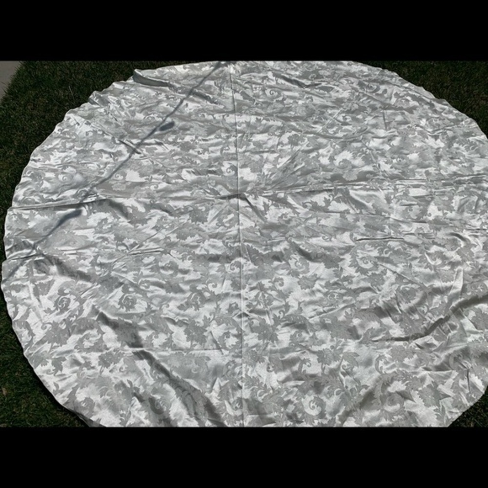 Table cloths - Picture 1 of 7